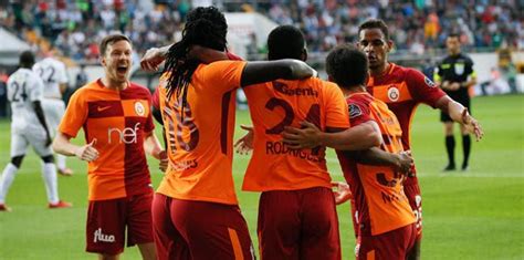 A­s­l­a­n­ ­ş­a­m­p­i­y­o­n­l­u­ğ­a­ ­y­ü­r­ü­y­o­r­:­ ­A­k­h­i­s­a­r­s­p­o­r­ ­1­-­2­ ­G­a­l­a­t­a­s­a­r­a­y­